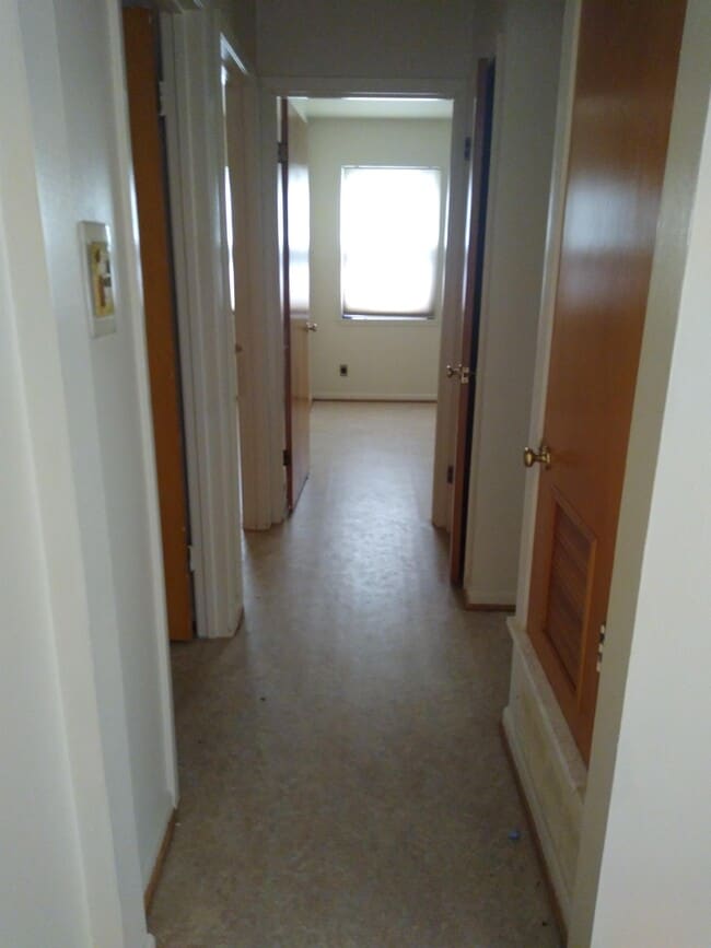 Building Photo - 907 Leonhard St