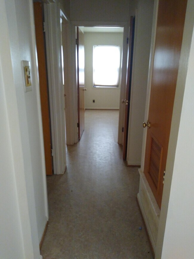 Foto del edificio - 907 Leonhard St