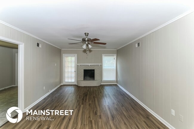 Foto del edificio - 6350 Limewood Ave