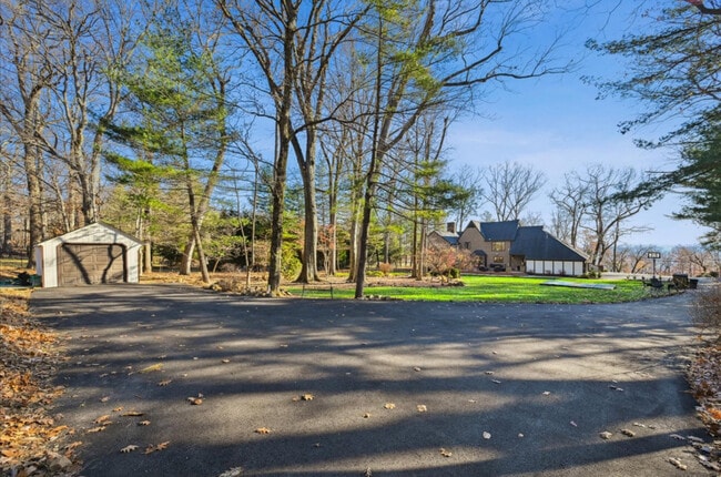 Building Photo - 545 Johnston Dr