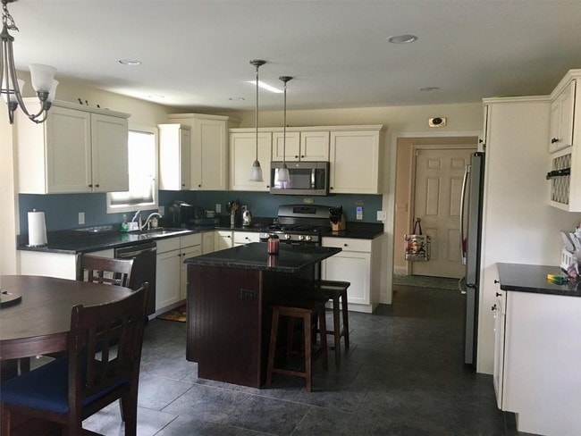 Building Photo - 4 Laurel Dr