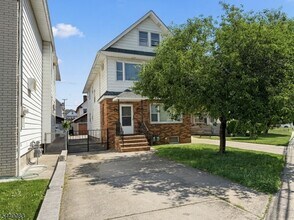 Building Photo - 521 Pennington St