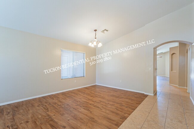 Foto del edificio - 8356 S Otis Dr