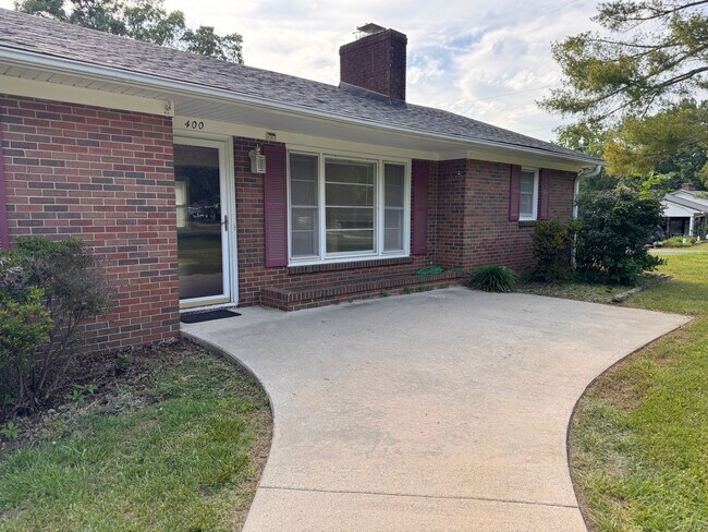 Foto del edificio - 3BR 1.5BA Brick Ranch in Lexington