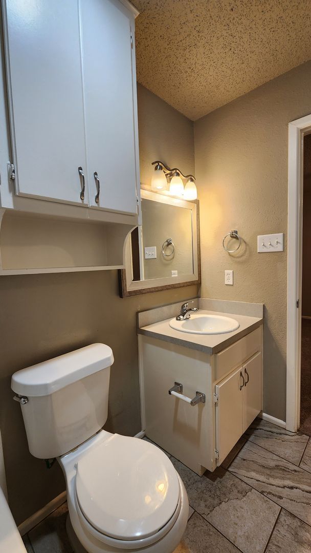 Foto del edificio - FOR LEASE - 2/2/1  - NORTH LUBBOCK