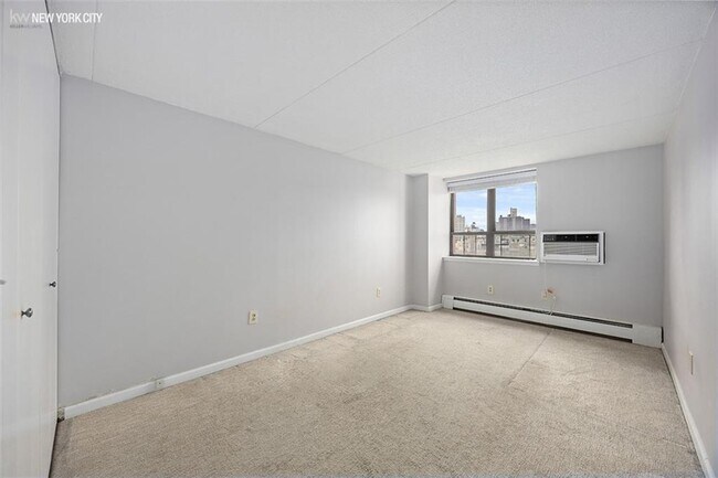 Foto del edificio - 300 W 110th St