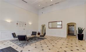 Lobby - 1950 N Logan St