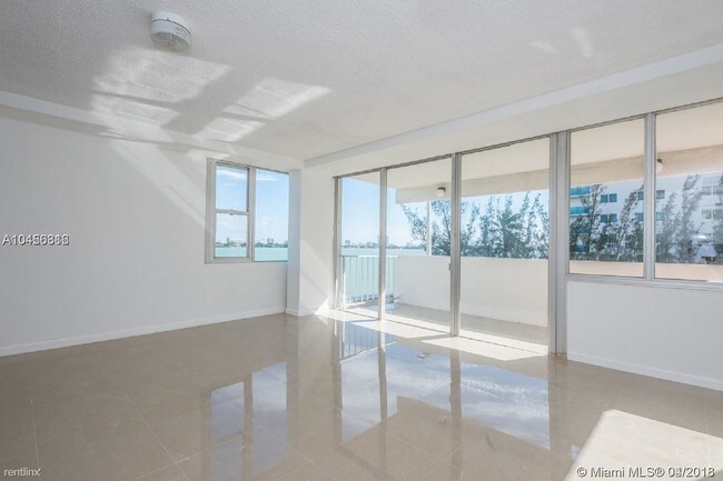 Foto del edificio - 3 br, 2 bath Condo - 7544 E Treasure Dr #2H