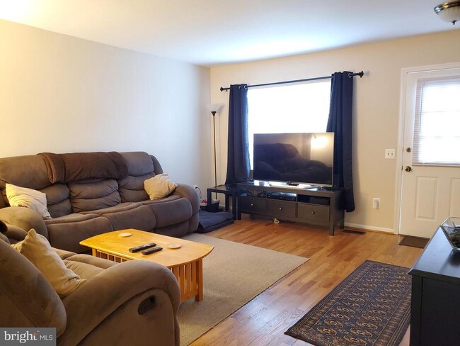 Building Photo - 14721 Basingstoke Loop