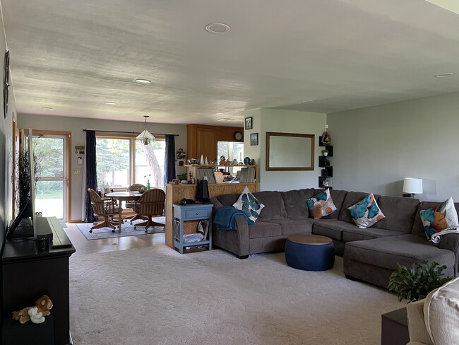 Building Photo - 2018 Greenbriar Cir