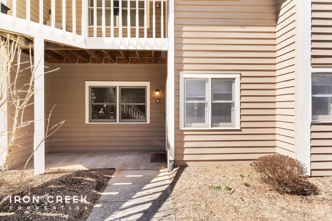 Building Photo - Newly Remodeled 2-Bed/2-Bath Condo Just So...