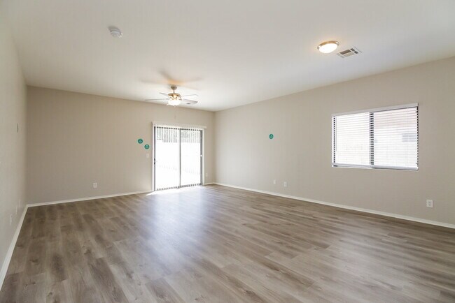 Foto del edificio - 933 W Carter Rd