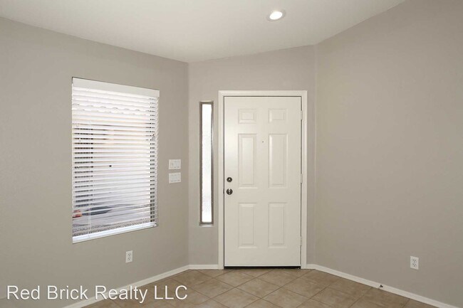 Foto del edificio - 3 br, 2 bath House - 10949 E Catalina Ave.