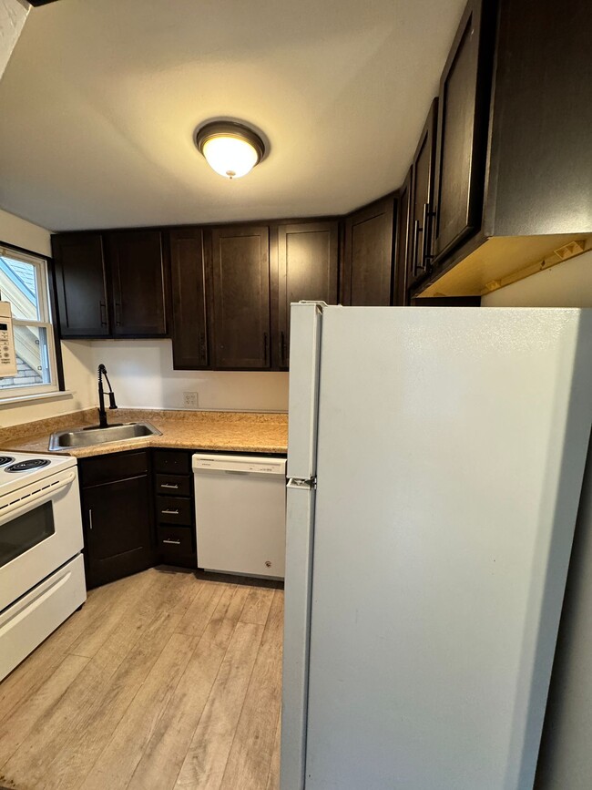 Photo - 303 Peebles St Apartment