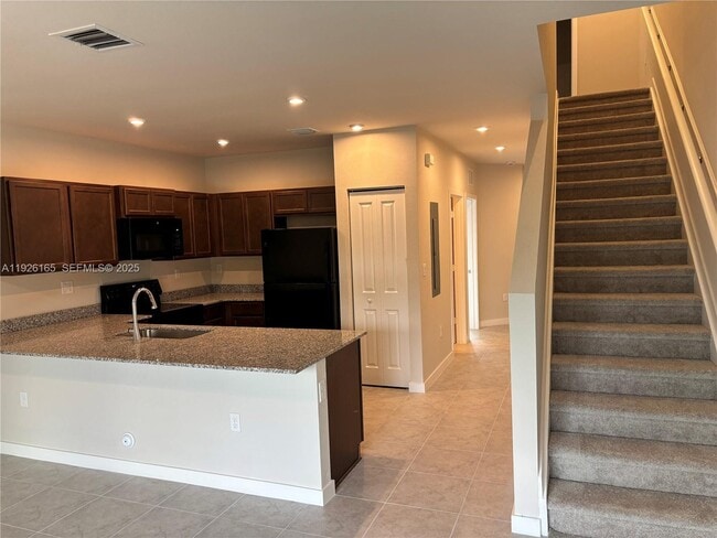 Foto del edificio - 551 NW 10th Ct