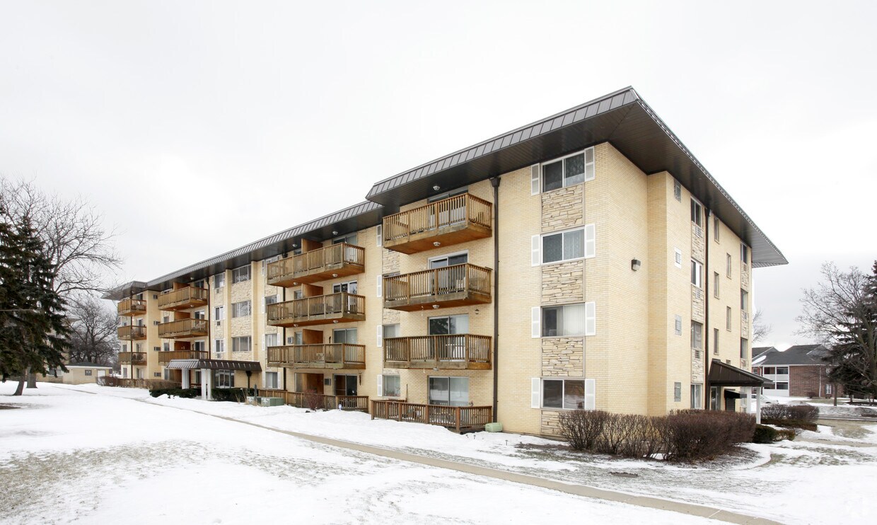 Building Photo - 2218 S Goebbert Rd