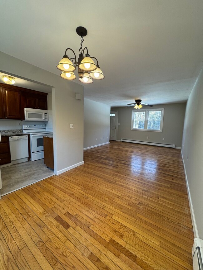 Foto del edificio - 144 E Main St