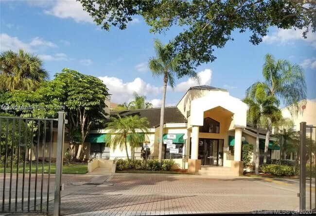 Foto del edificio - 9999 Summerbreeze Dr