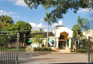 Building Photo - 9999 Summerbreeze Dr