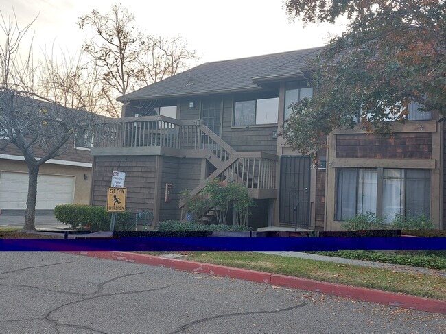 Building Photo - 927 S Downey Pl