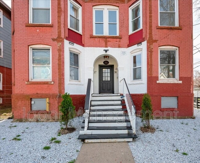 373939 Elliott St, Hartford, CT 06114 Condo for Rent in Hartford