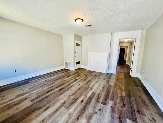 Foto del edificio - 2300 W Madison St