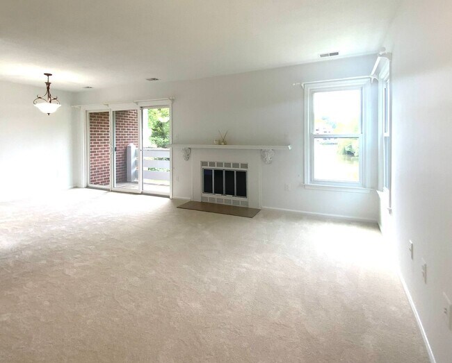 Foto del edificio - 7594 Lakeside Village Dr