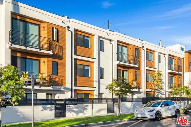 Foto del edificio - 5943 Pickford St