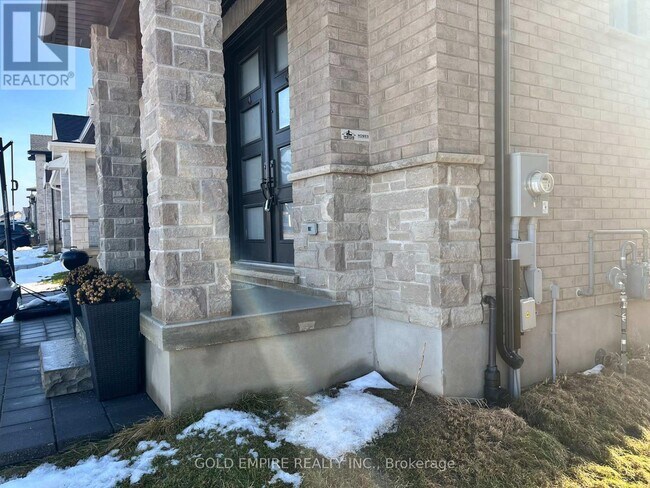 Photo du bâtiment - 1919 Fountain Grass Dr