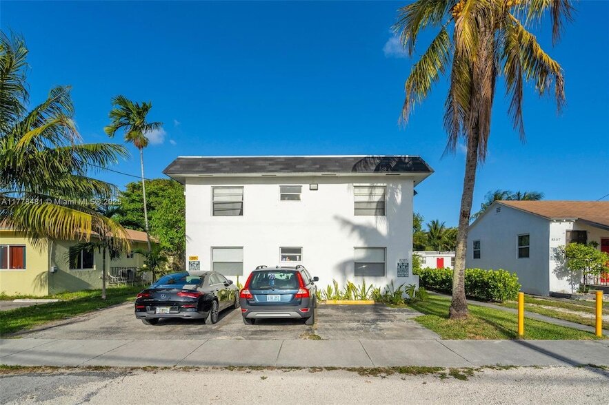 Foto principal - 8315 NE Miami Ct