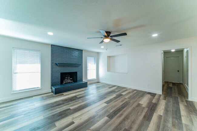 Foto del edificio - 6456 Waverly Way