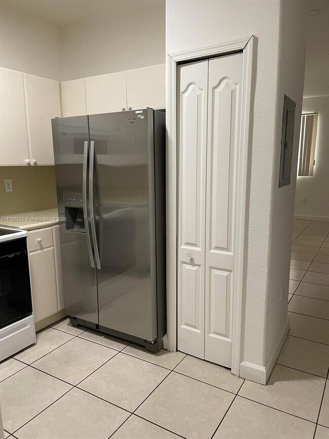 Foto del edificio - 1666 SE 27th Ct