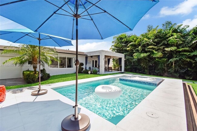 Building Photo - 14441 S Biscayne River Dr