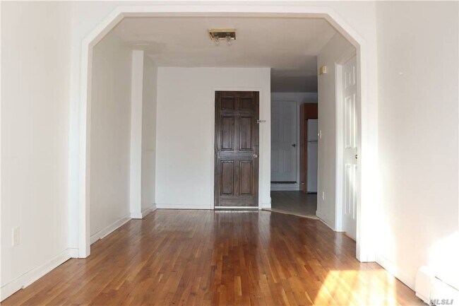 Building Photo - 163-16 65th Ave