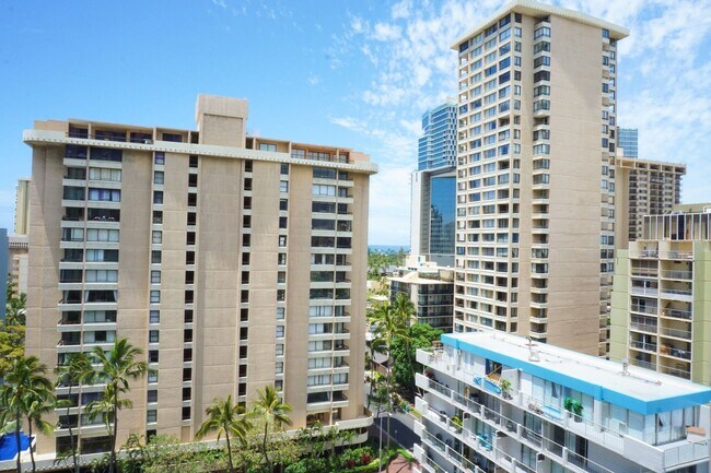 Foto del edificio - Waikiki 1-Bedroom Condo with Parking and A/C