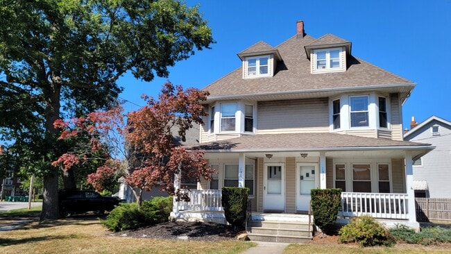 Building Photo - 1357 Riverside Dr