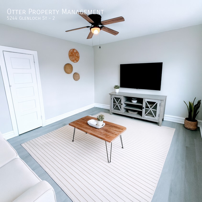 Photo - 5244 Glenloch St-2