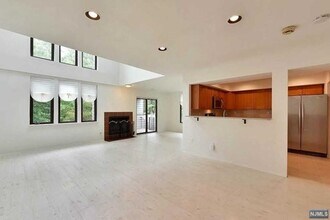 Building Photo - 798 Spinnaker Ct