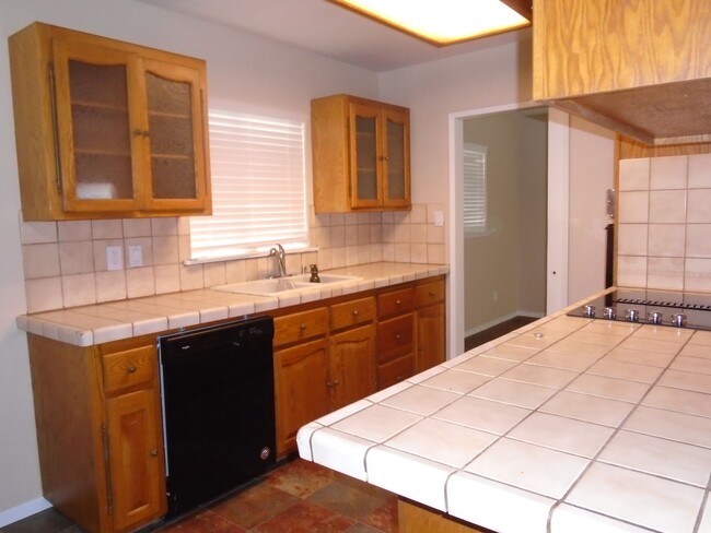 Building Photo - NORTHEAST CUTIE ! MOVE-IN SPECIAL $2575.00!