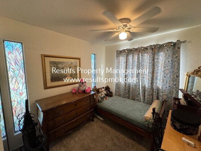 Foto del edificio - Hidden Roseville 3 Bed 2.5 Bath Gem