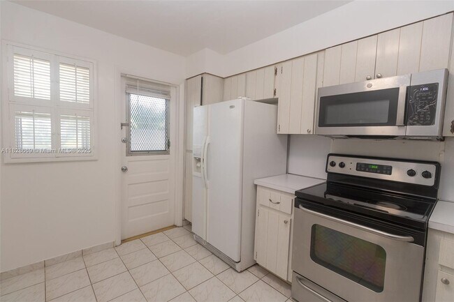 Foto del edificio - 441 NE 195th St