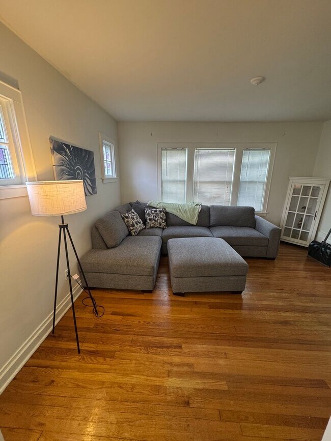 Foto del edificio - •	Pack Your Bags! Fully Furnished 3BR Near...