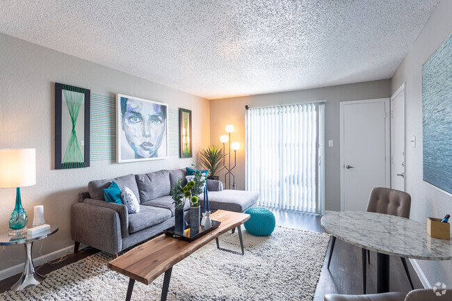 1 BR, 1 BA 627 SF - Starburst