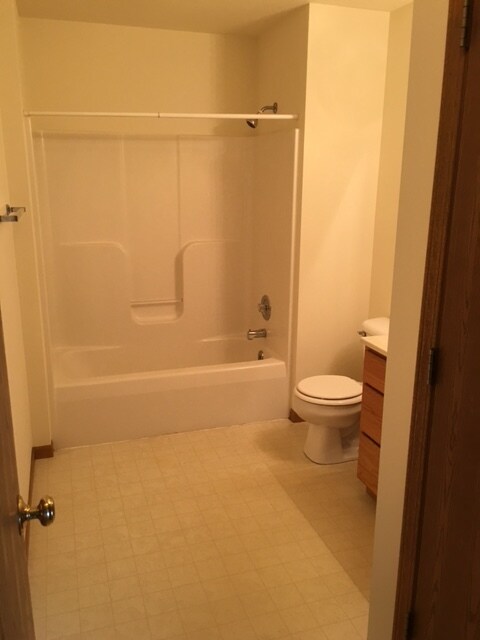 Foto del edificio - 310 E Tyranena Park Rd