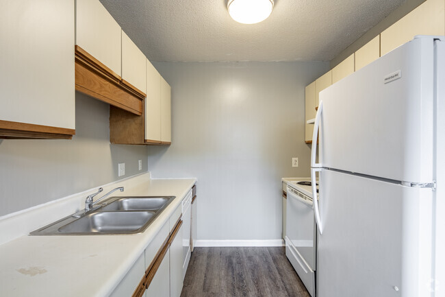 1BR, 1BA - 627SF - Kitchen - A2(ARK-1) Midtown Manor