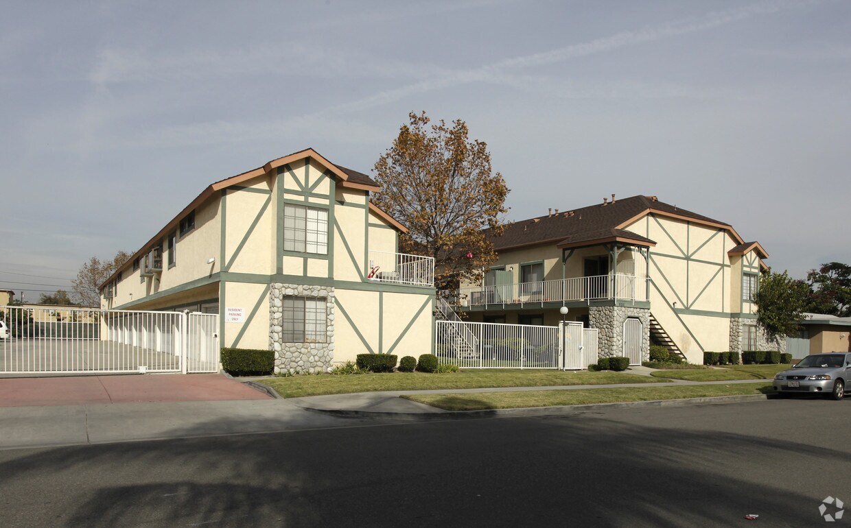 Foto principal - 8201 8th St