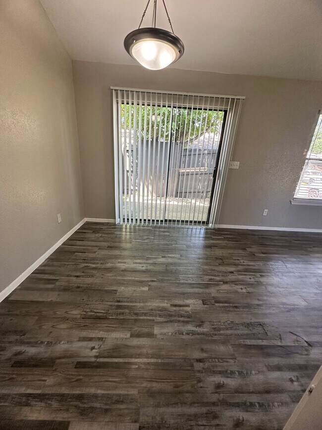 Foto del edificio - Spacious and Affordable Townhome 2beds 2 baths