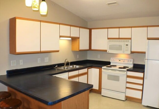 Foto del edificio - $1,125 | 2 Bedroom, 1 Bathroom Condo | No Pets | Available for an April 16th, 2026 Move In!*