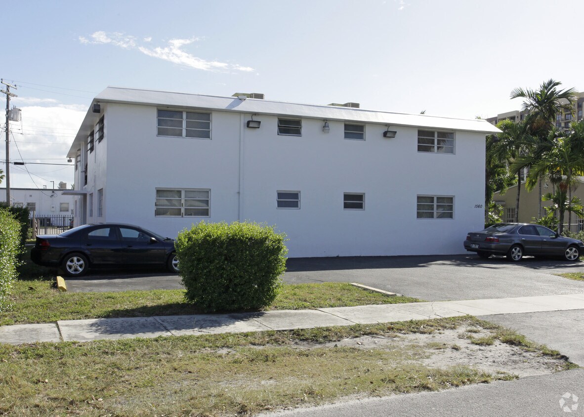 Building Photo - 1560 NE 124th St