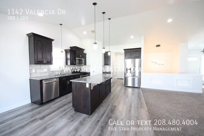 Building Photo - 1142 Valencia Dr